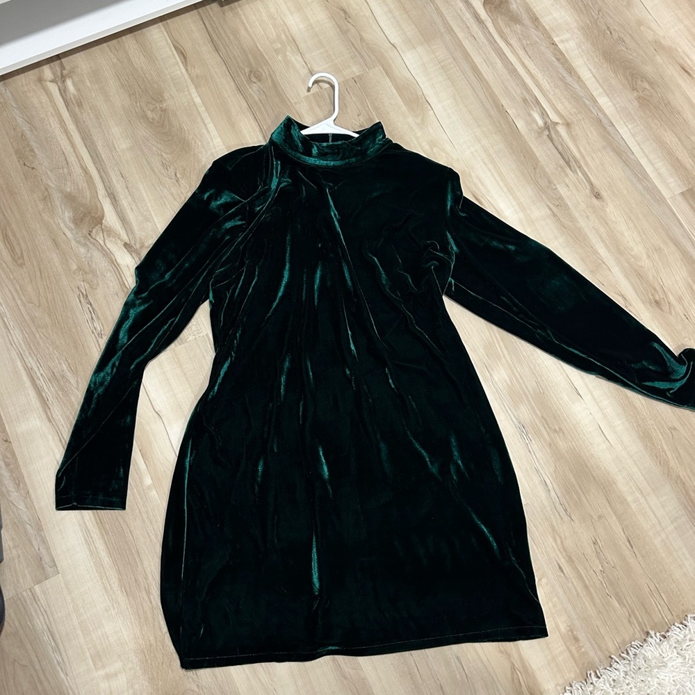 PrettyLittleThing Teal Velvet Dress